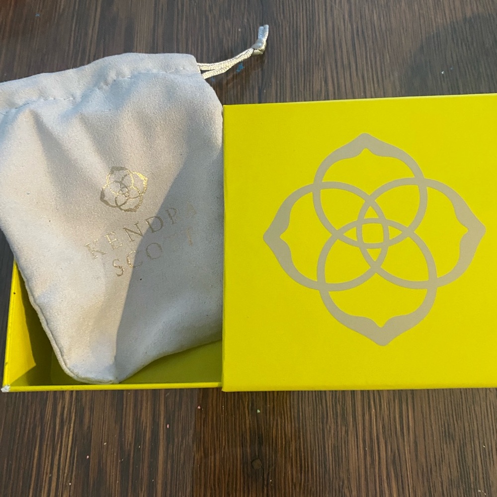 Kendra Scott Cream Jewelry Pouch with Yellow box